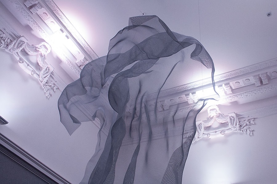 Abstract mesh sculpture as centrepiece of stairways spanning two stories