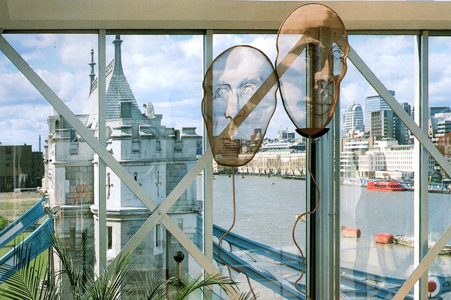 Portraits as baloons near Tower Bridge