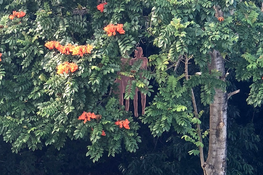 Garden sculpture of two girls in bronze-mesh