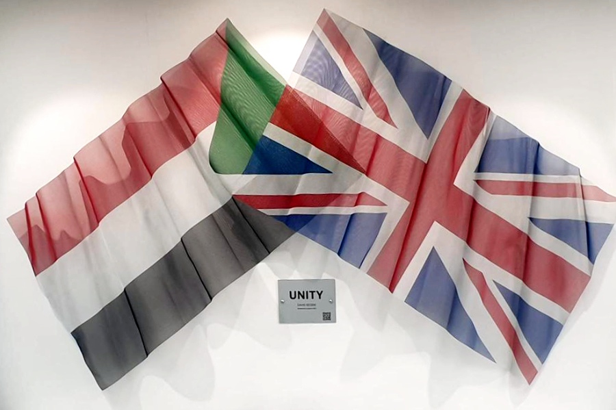 Sculpture of two flags as a unity symbol made from wire-mesh by artist David Begbie