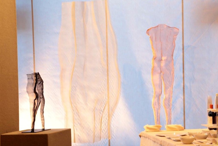art exhibition with wire-mesh by David Begbie