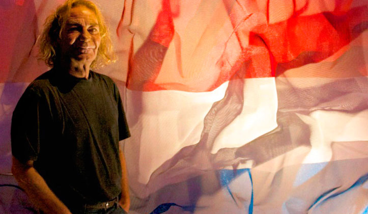 detail of wire-mesh sculpture of the Dutch flag