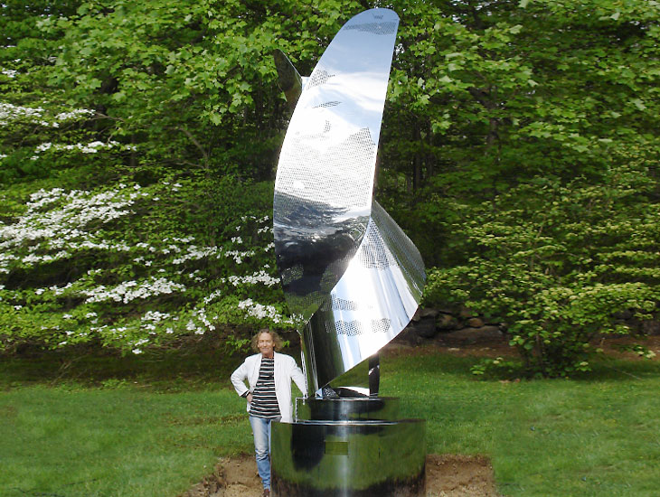 garden sculpture in mirror stainless steel