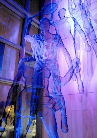 Wimbledon tennisplayer sculpture coloured spots